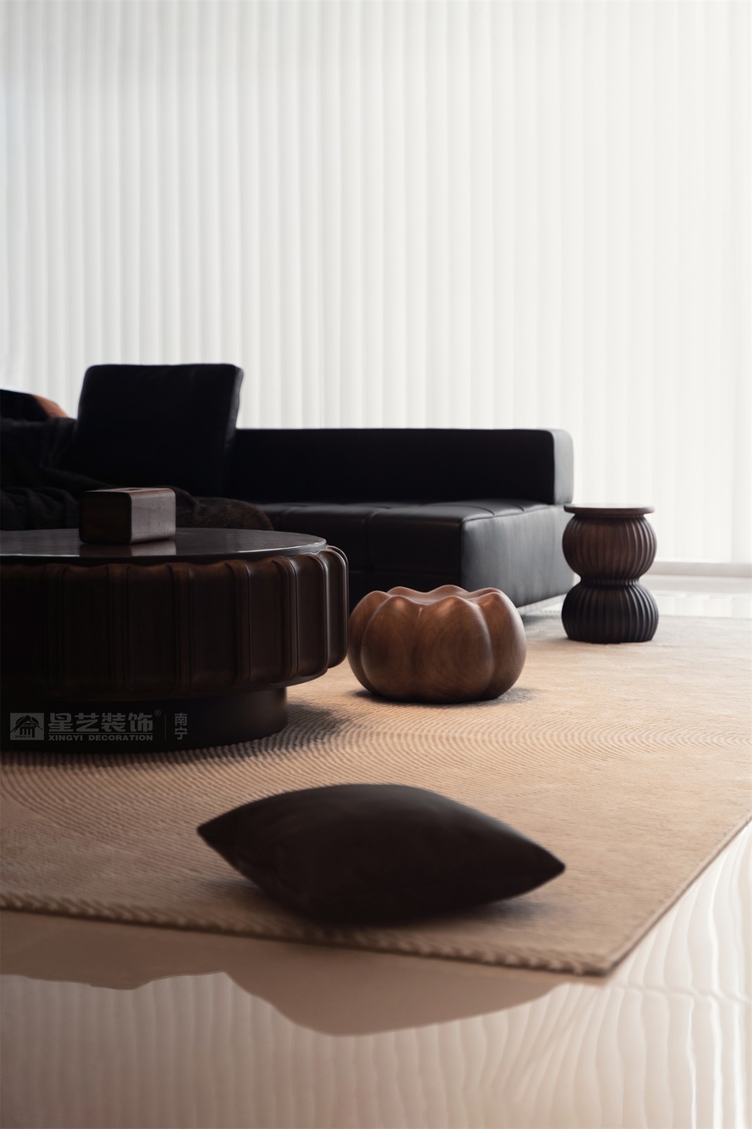 華潤西園潤府143平意式輕奢客廳裝修完工實(shí)景圖