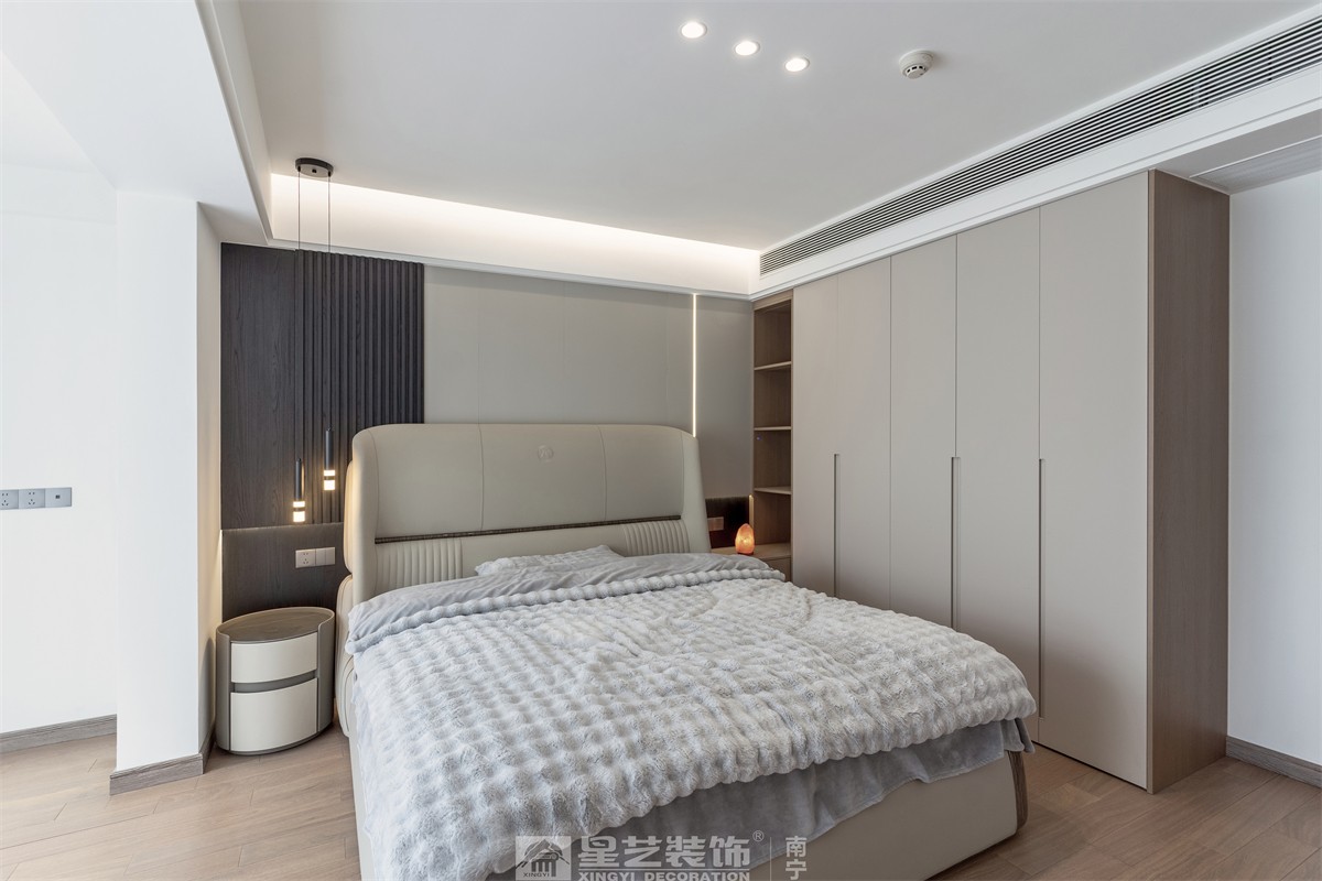 德澤苑220平現(xiàn)代簡(jiǎn)約臥室裝修完工實(shí)景圖