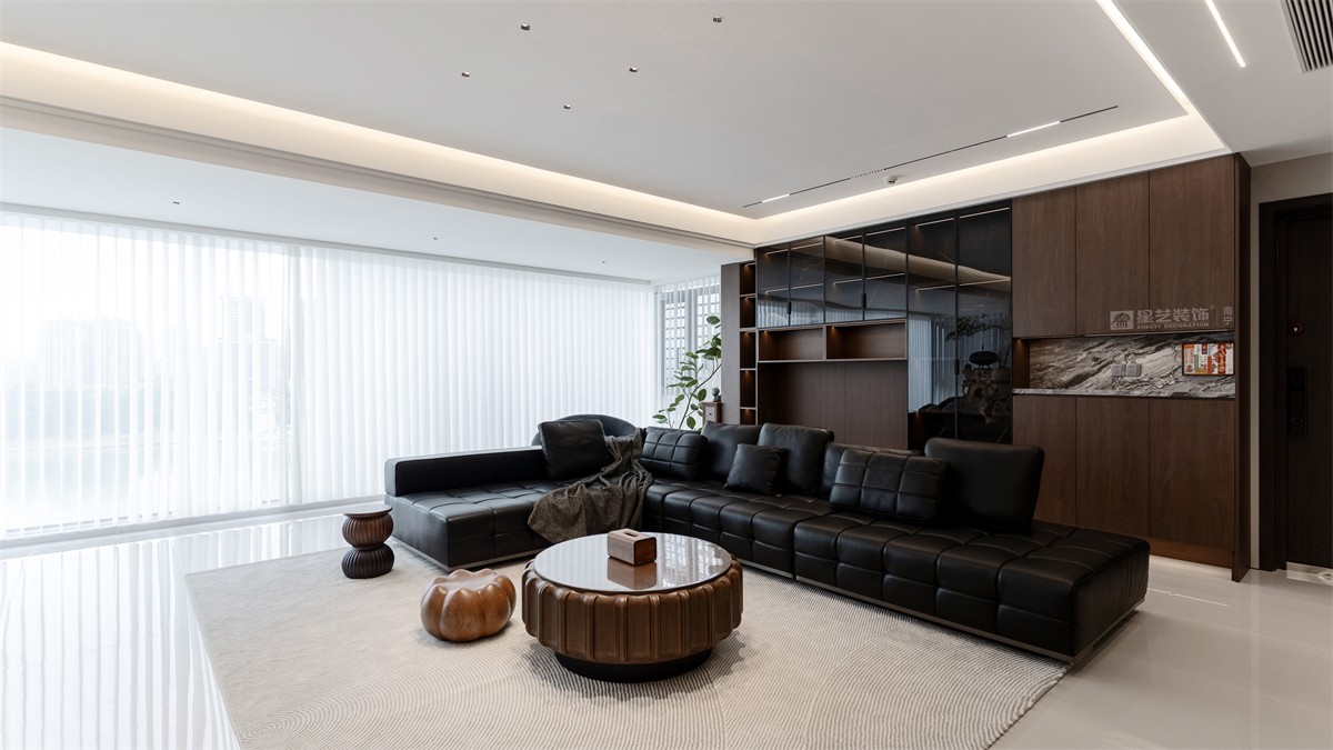 華潤西園潤府143平意式輕奢客廳裝修完工實(shí)景圖