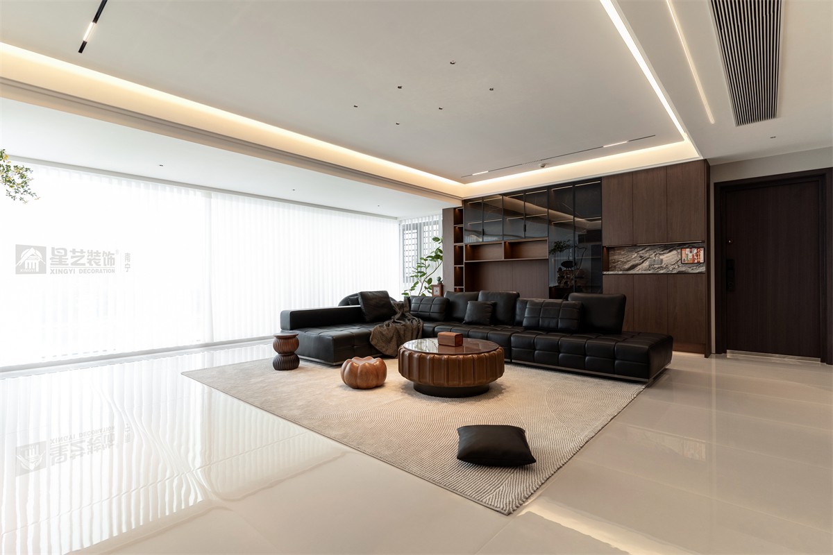 華潤西園潤府143平意式輕奢客廳裝修完工實(shí)景圖