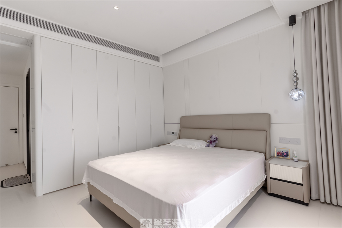 冠江墅169平現(xiàn)代極簡(jiǎn)臥室完工裝修實(shí)景圖