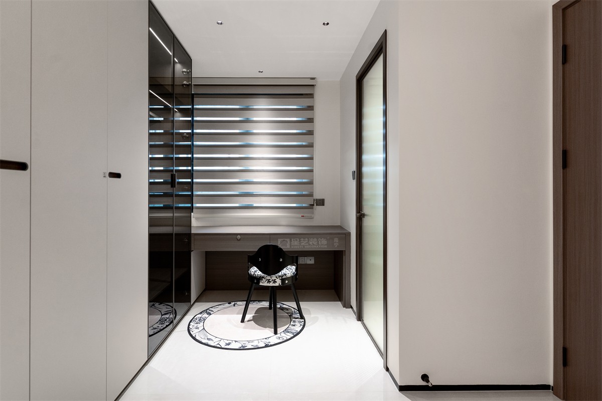 華潤西園潤府143平意式輕奢衣帽間裝修完工實(shí)景圖