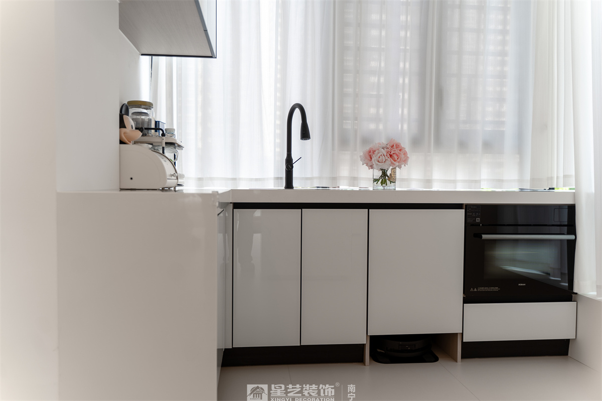 冠江墅169平現(xiàn)代極簡(jiǎn)廚房完工裝修實(shí)景圖