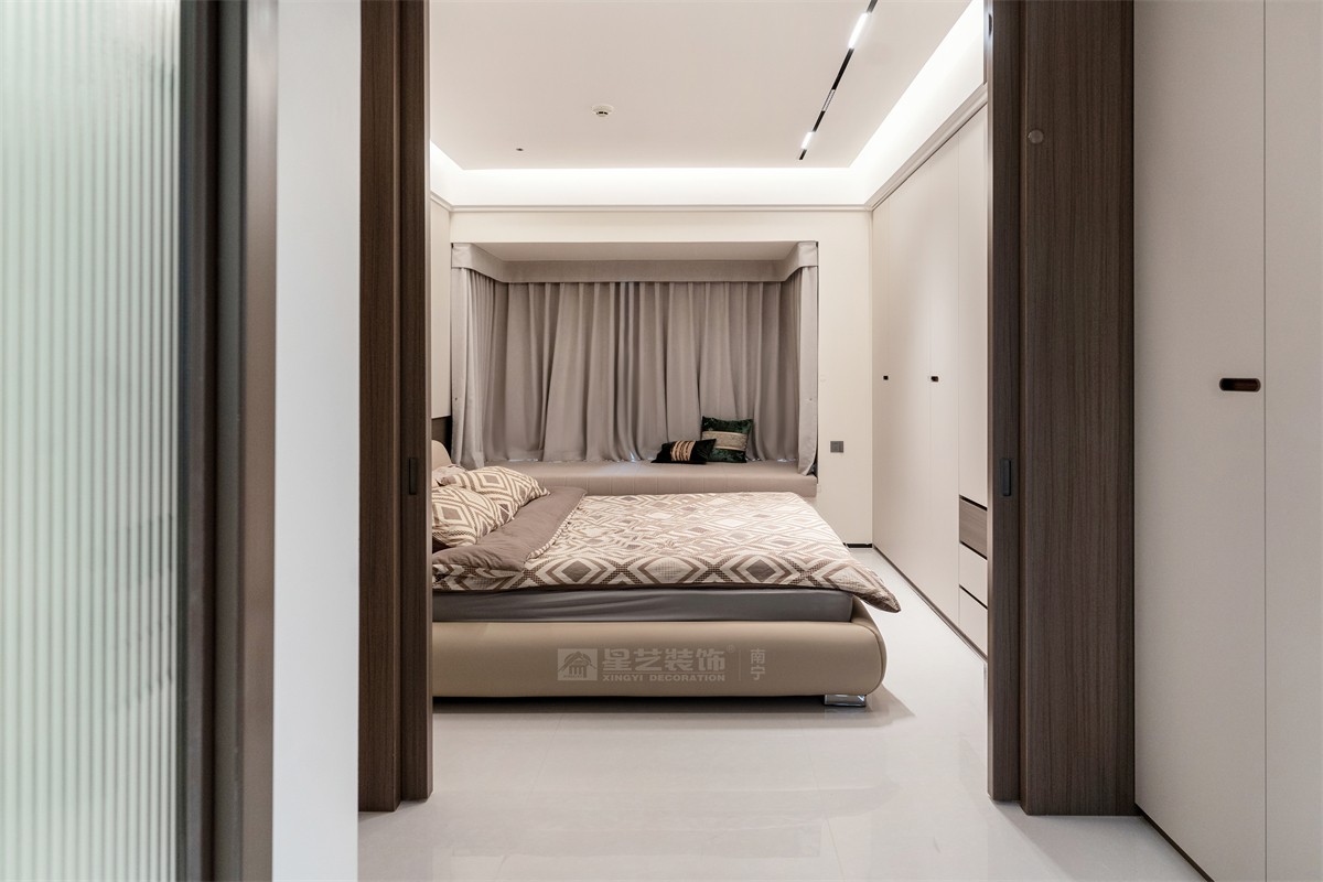 華潤西園潤府143平意式輕奢臥室裝修完工實(shí)景圖