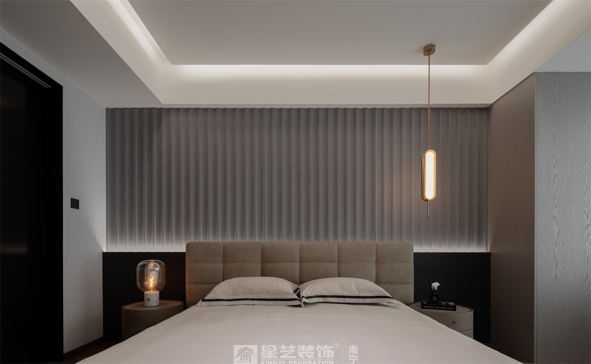 中海央墅500平現(xiàn)代極簡臥室裝修完工實(shí)景圖