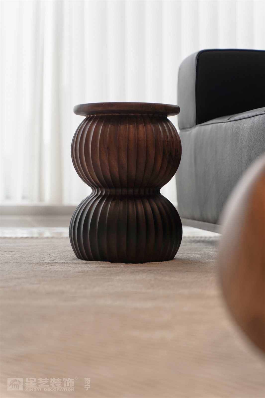 華潤西園潤府143平意式輕奢客廳裝修完工實(shí)景圖