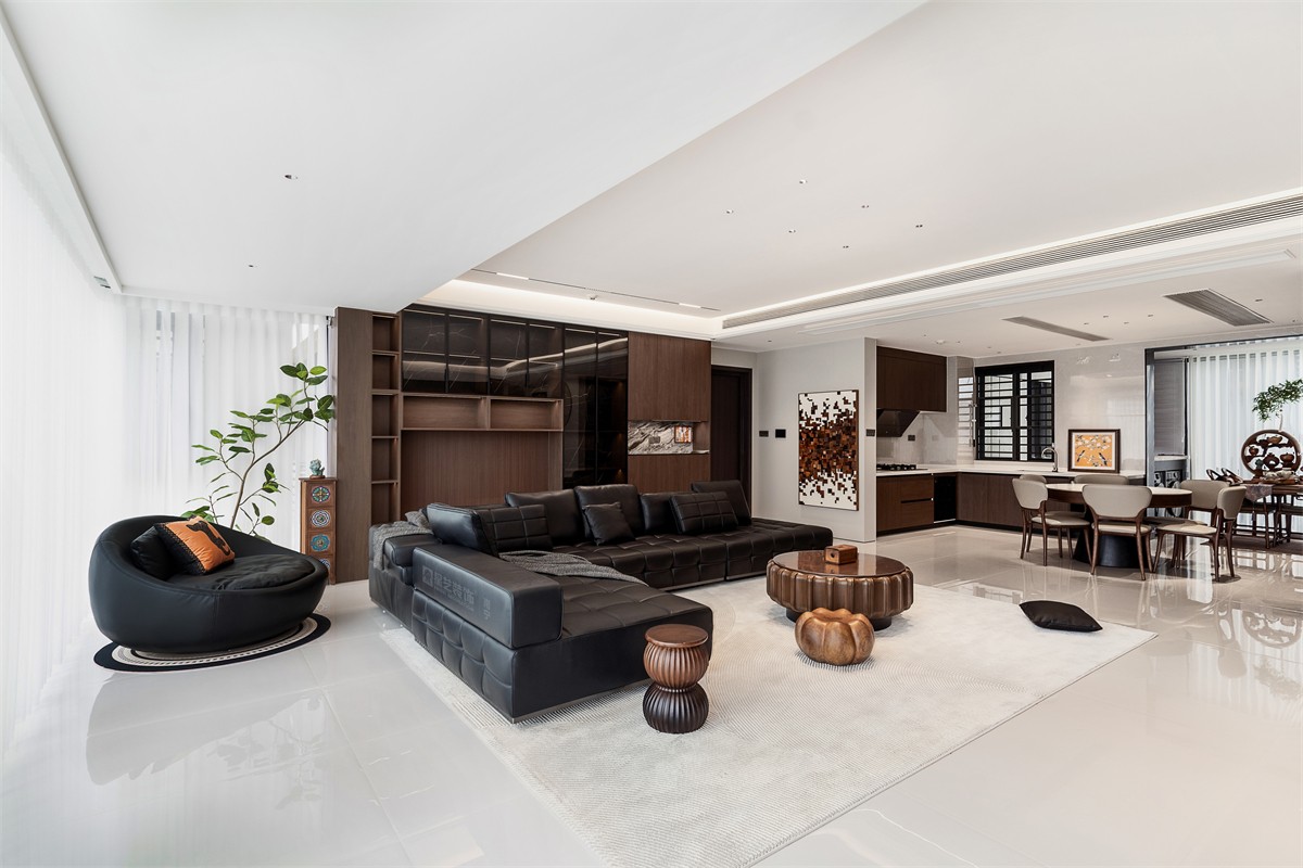 華潤西園潤府143平意式輕奢客廳裝修完工實(shí)景圖