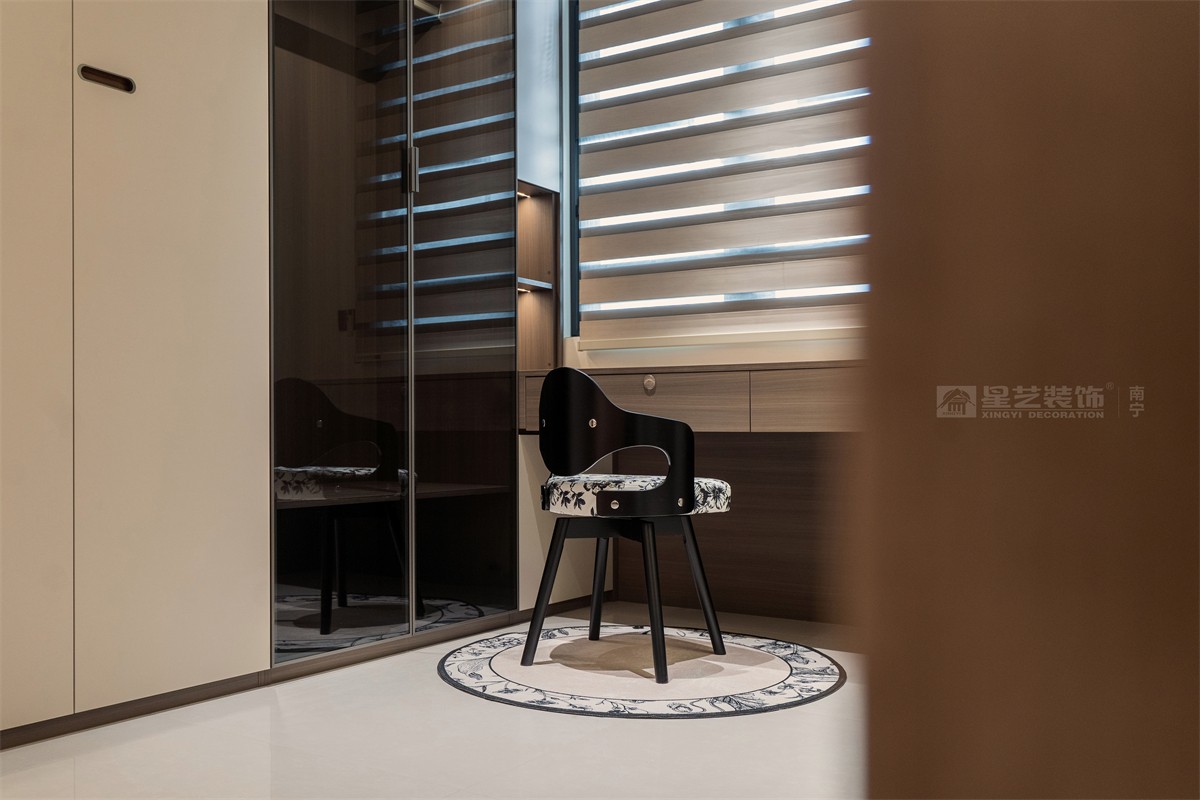 華潤西園潤府143平意式輕奢衣帽間裝修完工實(shí)景圖