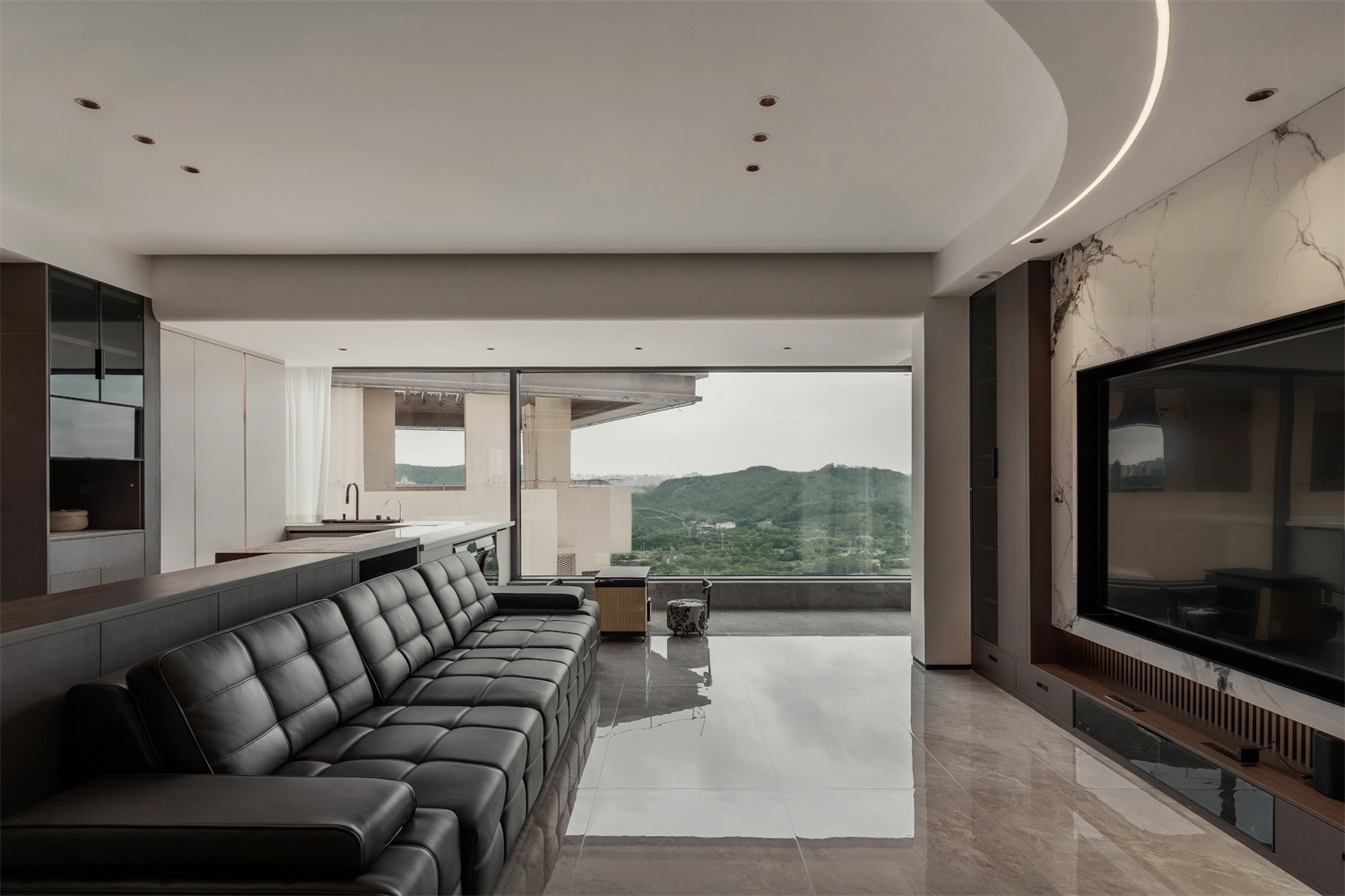 華發(fā)國(guó)賓壹號(hào)140平現(xiàn)代輕奢客廳裝修完工實(shí)景圖