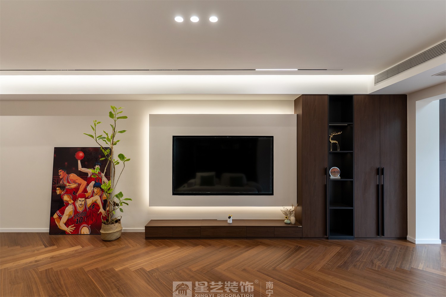 二中新民小區(qū)意式輕奢客廳裝修完工實(shí)景圖