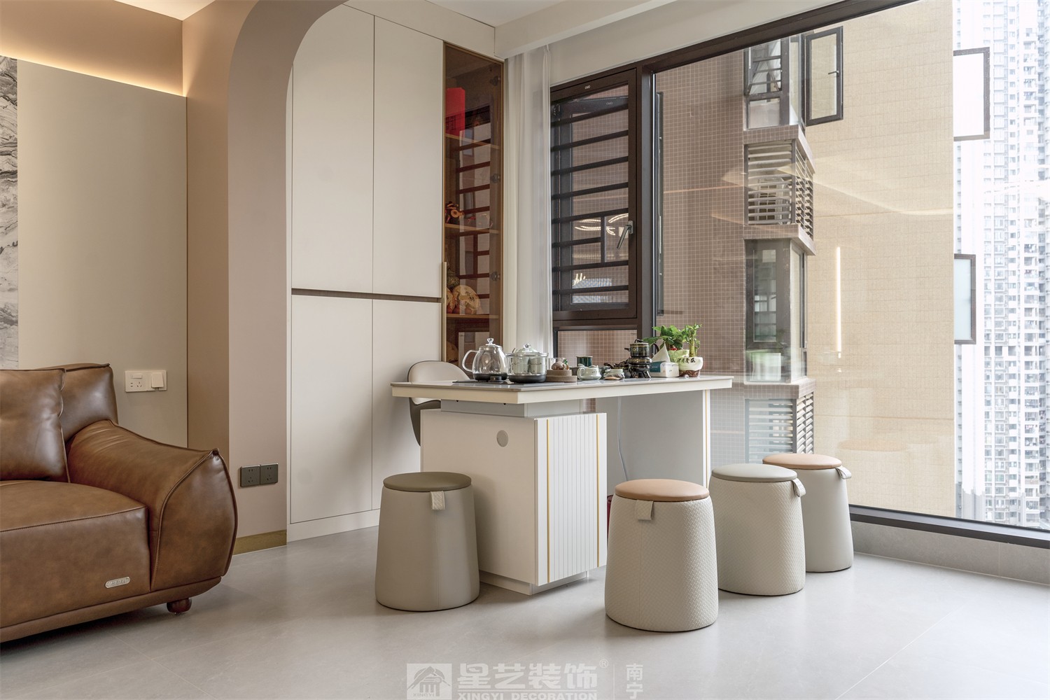 龍光天瀛140平意式輕奢陽(yáng)臺(tái)品茗區(qū)裝修完工實(shí)景圖