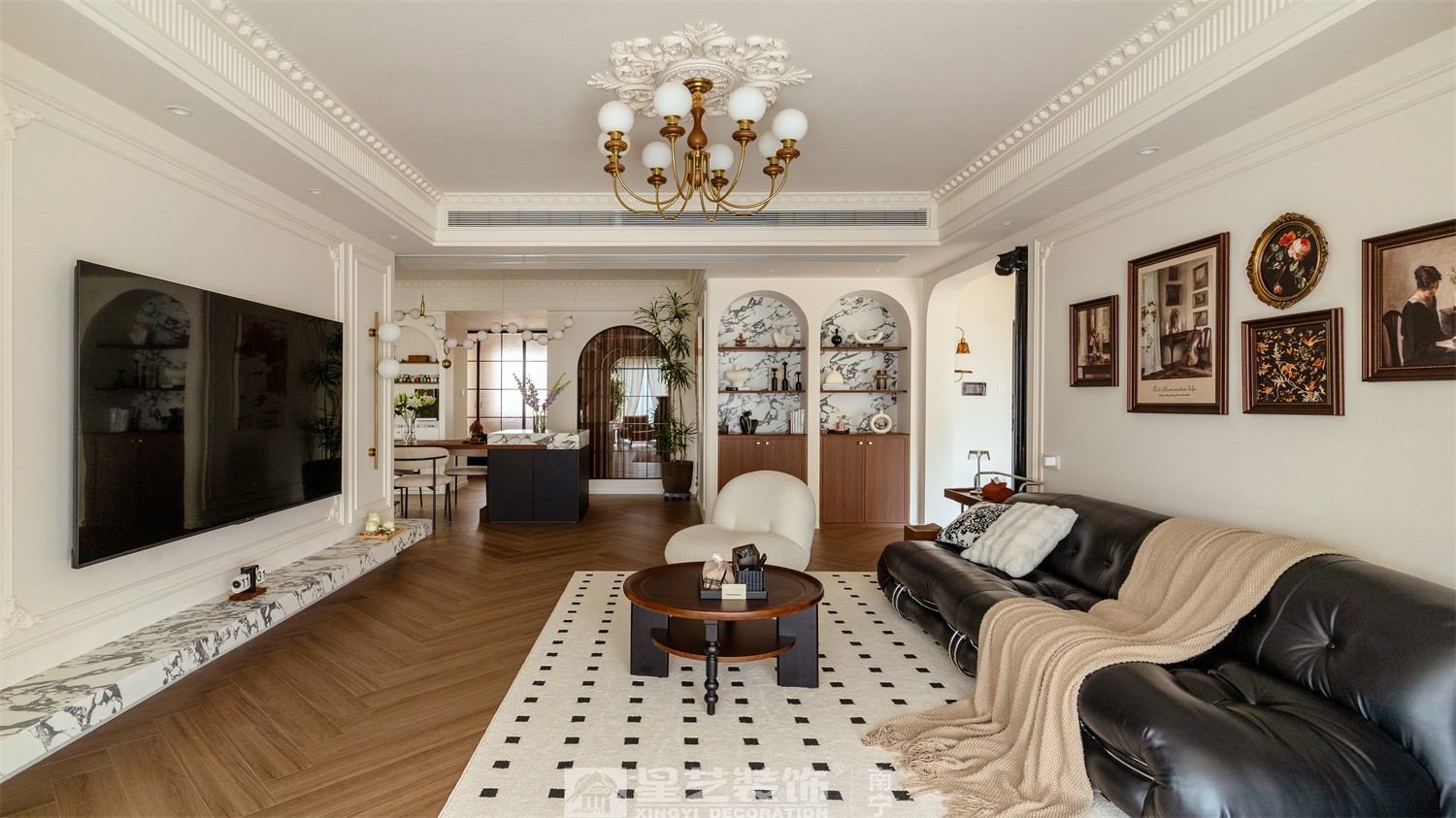 湖畔書院150平法式中古風(fēng)客廳裝修完工實(shí)景圖