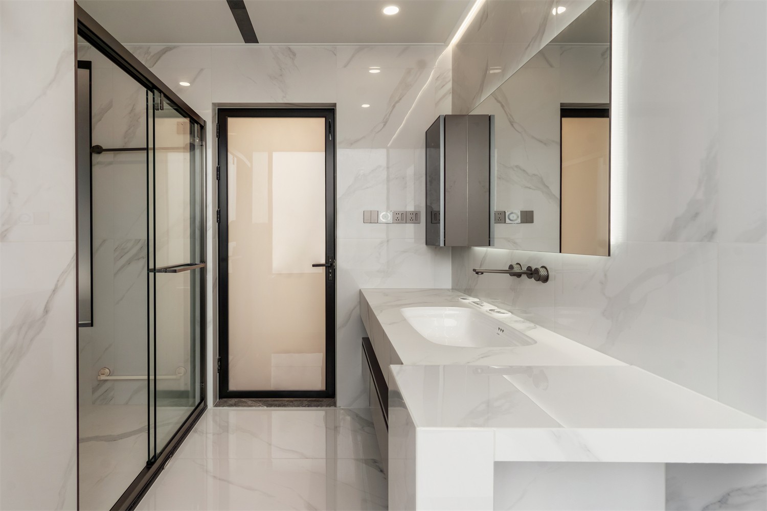 華發(fā)國(guó)賓壹號(hào)140平現(xiàn)代輕奢衛(wèi)生間裝修完工實(shí)景圖