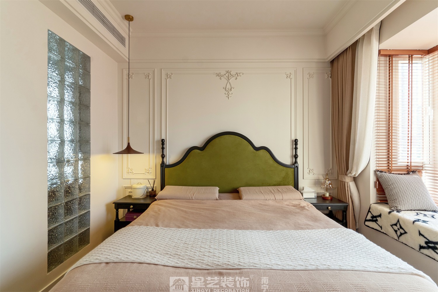 湖畔書院150平法式中古風(fēng)衛(wèi)臥室裝修完工實(shí)景圖