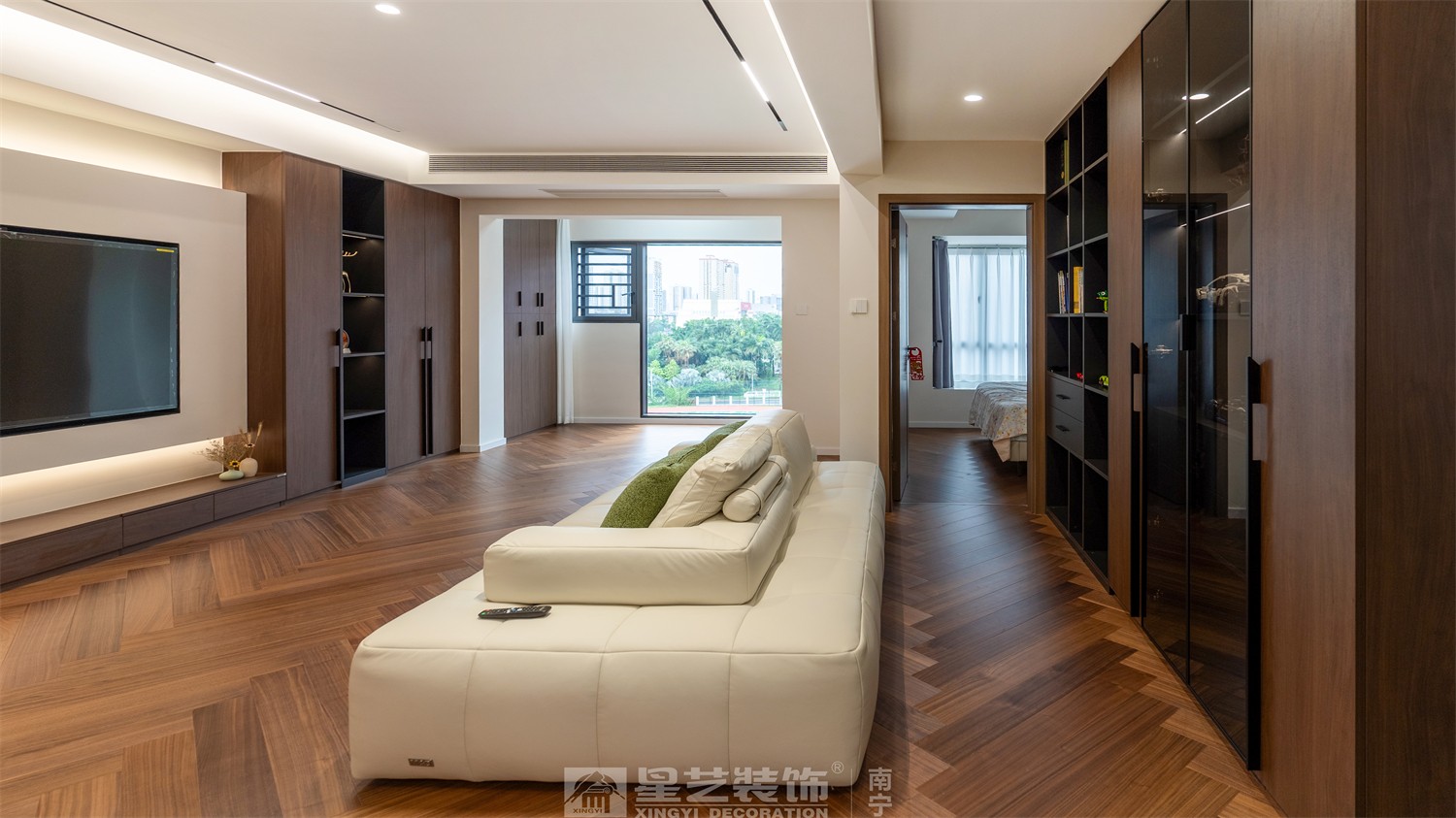 二中新民小區(qū)意式輕奢客廳裝修完工實(shí)景圖