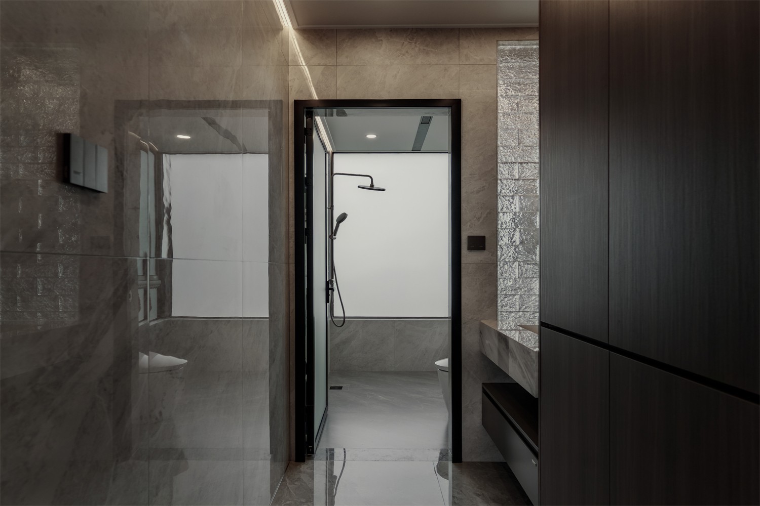 華發(fā)國(guó)賓壹號(hào)140平現(xiàn)代輕奢衛(wèi)生間裝修完工實(shí)景圖