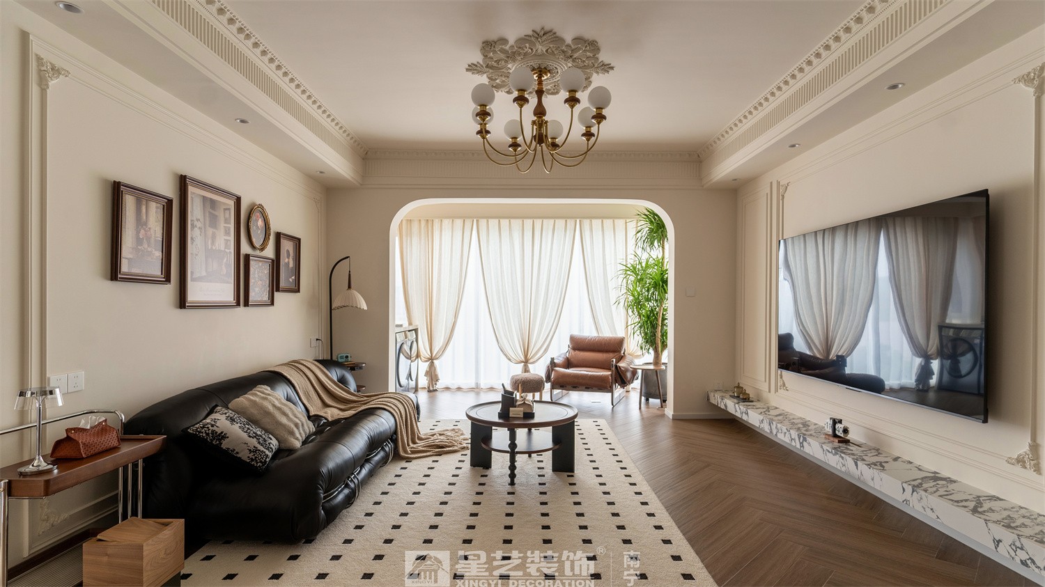 湖畔書院150平法式中古風(fēng)客廳裝修完工實(shí)景圖