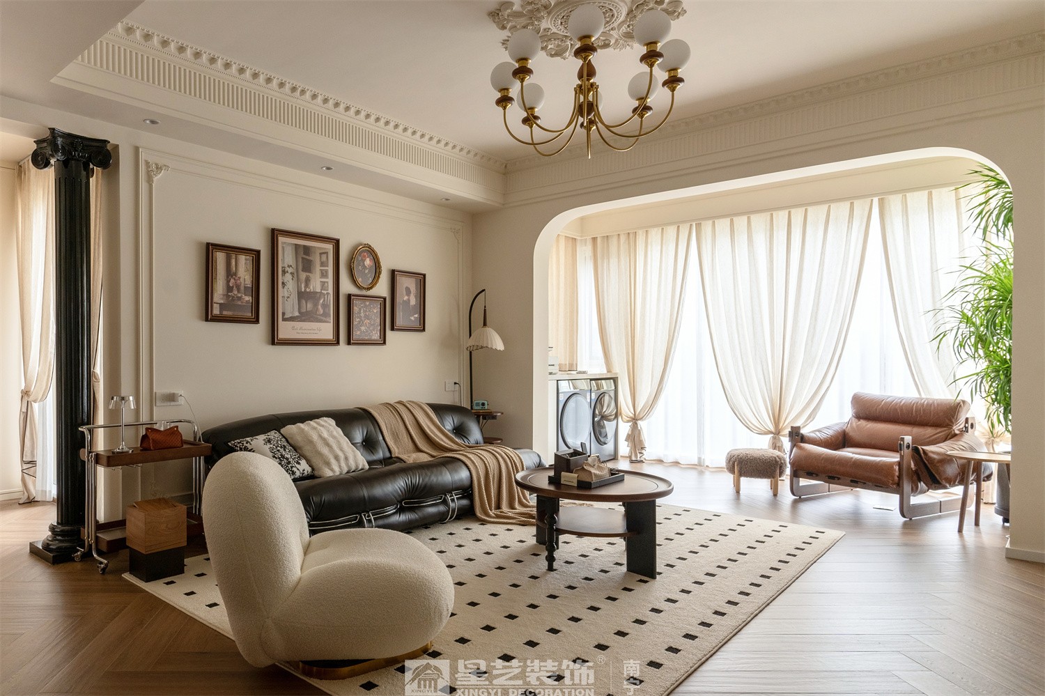 湖畔書院150平法式中古風(fēng)客廳裝修完工實(shí)景圖