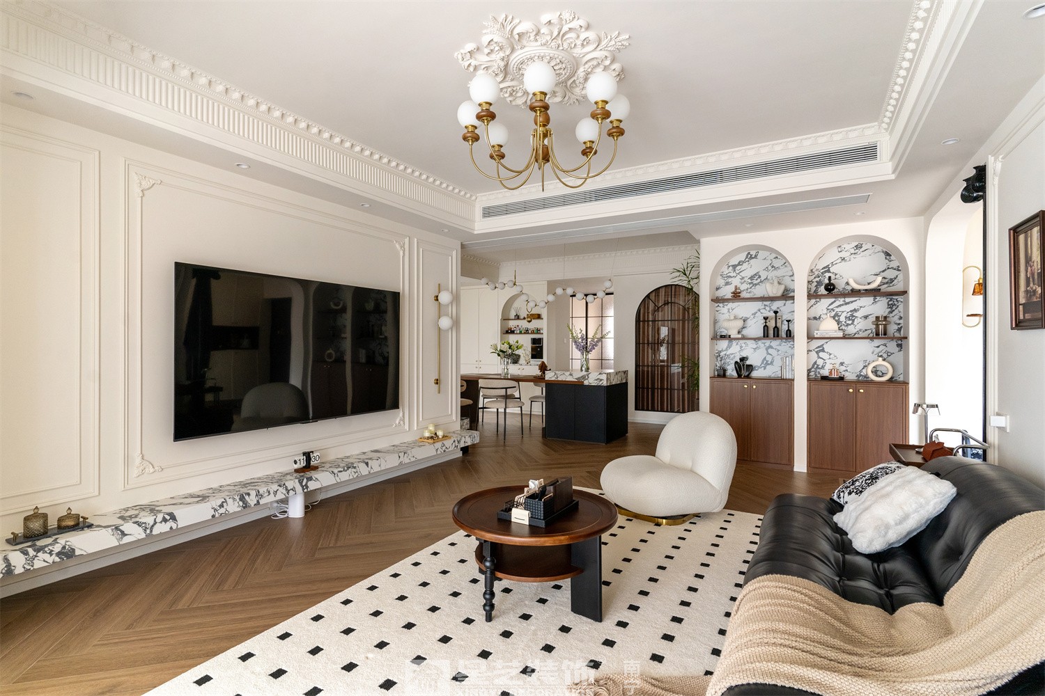 湖畔書院150平法式中古風(fēng)客廳裝修完工實(shí)景圖