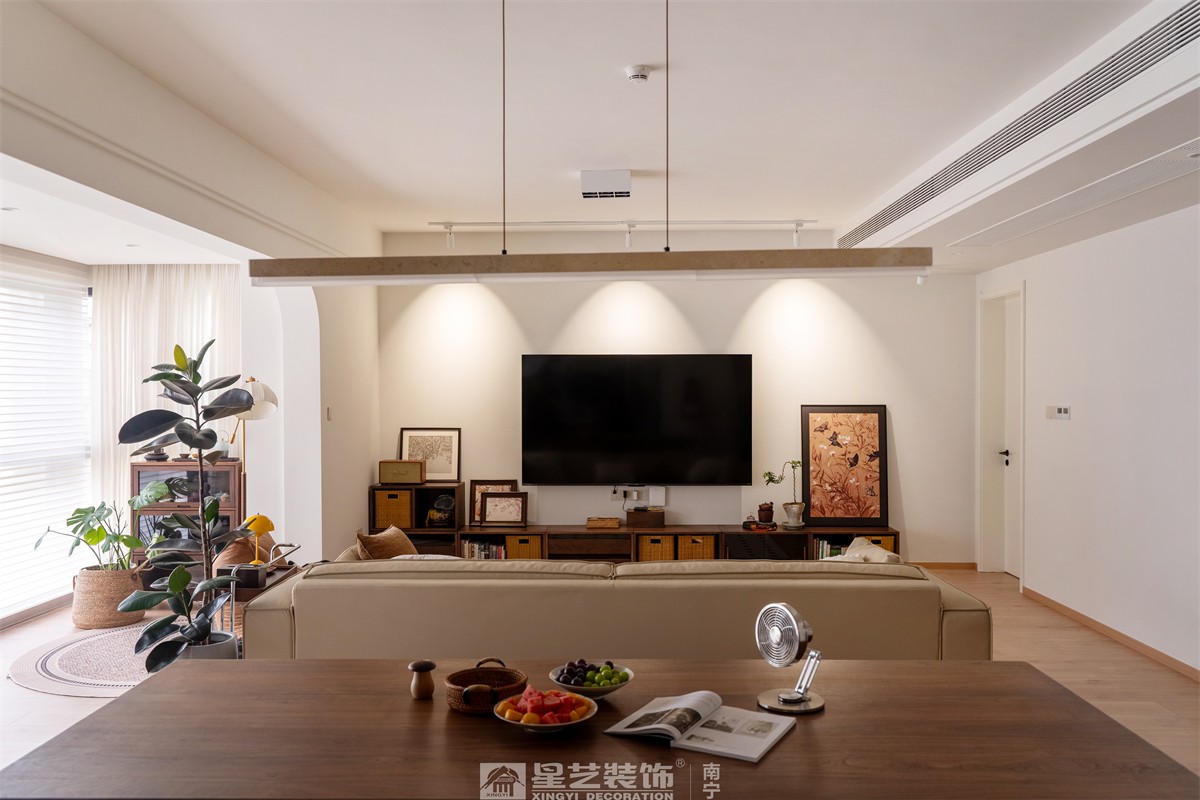 金科博翠山180平中古風(fēng)裝修客廳完工實(shí)景圖