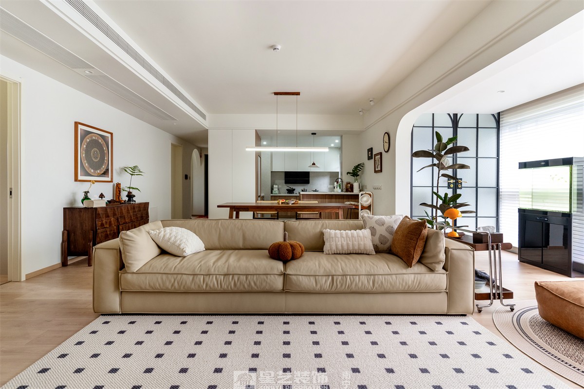 金科博翠山180平中古風(fēng)裝修客廳完工實(shí)景圖