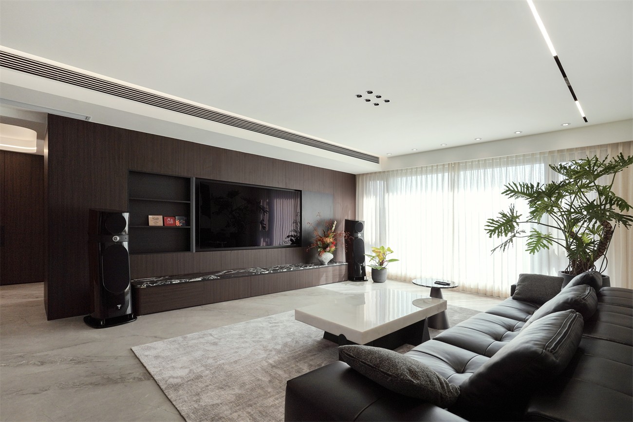 中海湖上景明意式輕奢137平客廳裝修實景圖