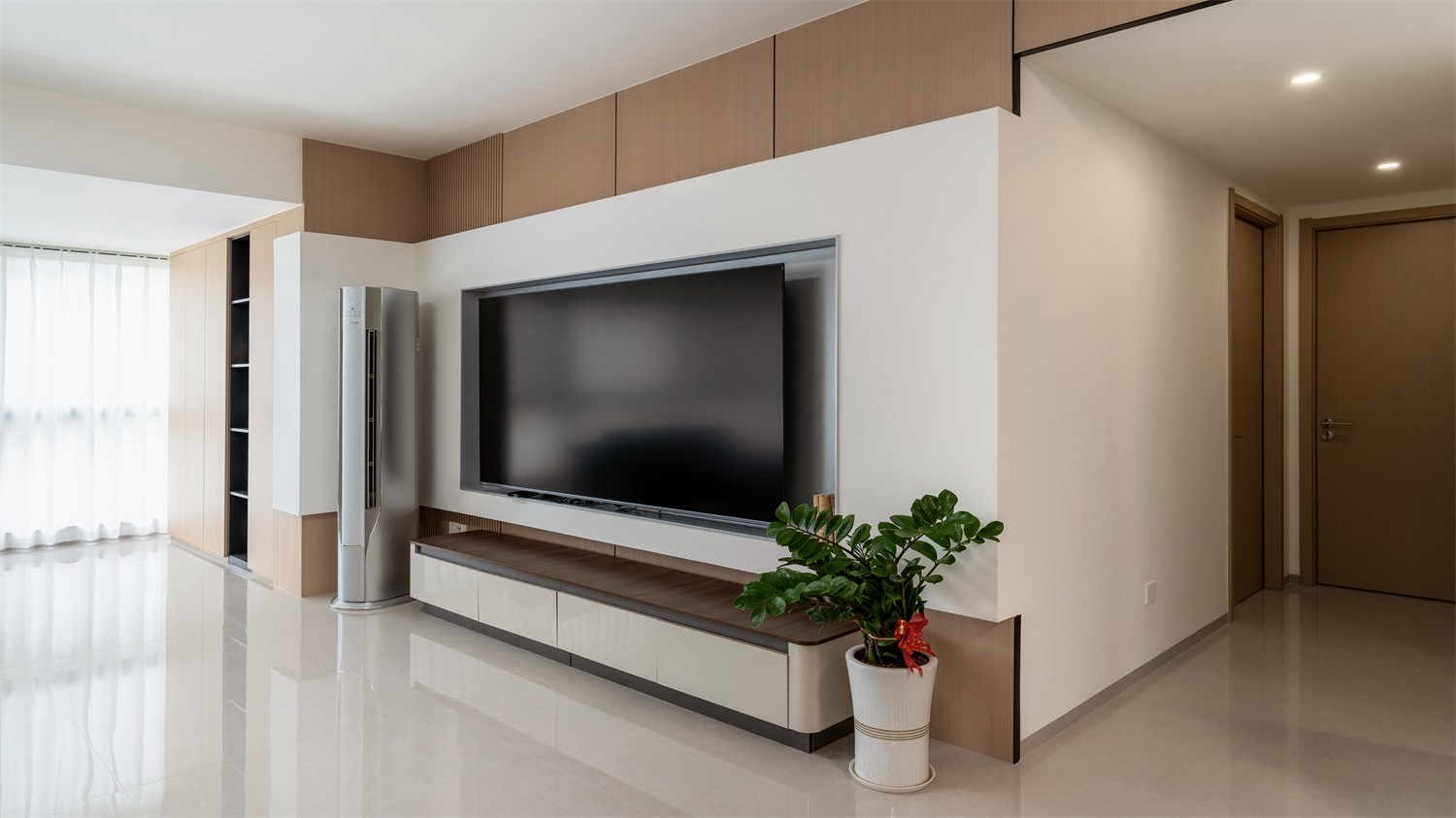 上水灣155平現(xiàn)代風(fēng)格客廳裝修實(shí)景圖