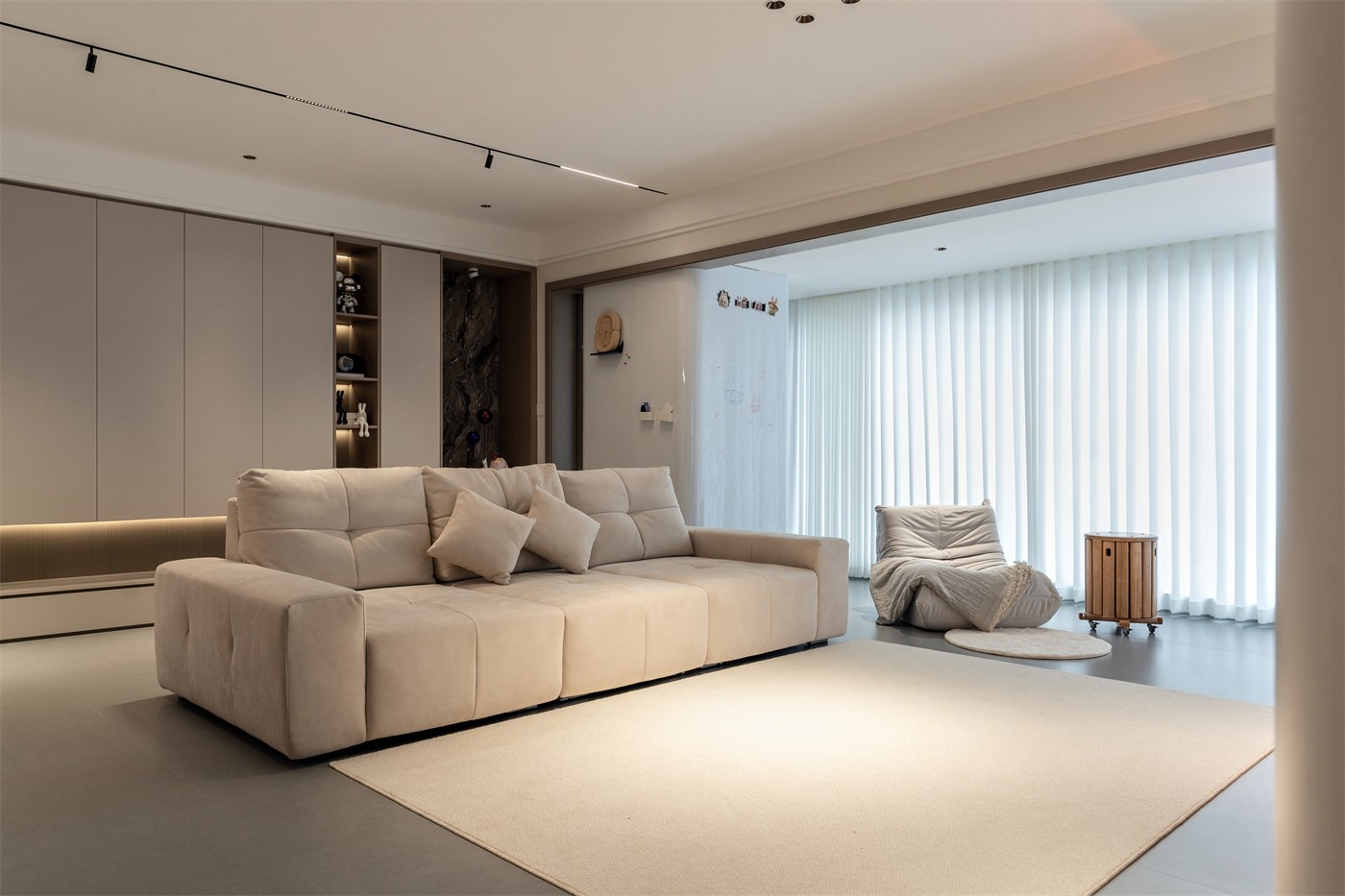 保利天悅臺143平現代風格客廳裝修實景圖