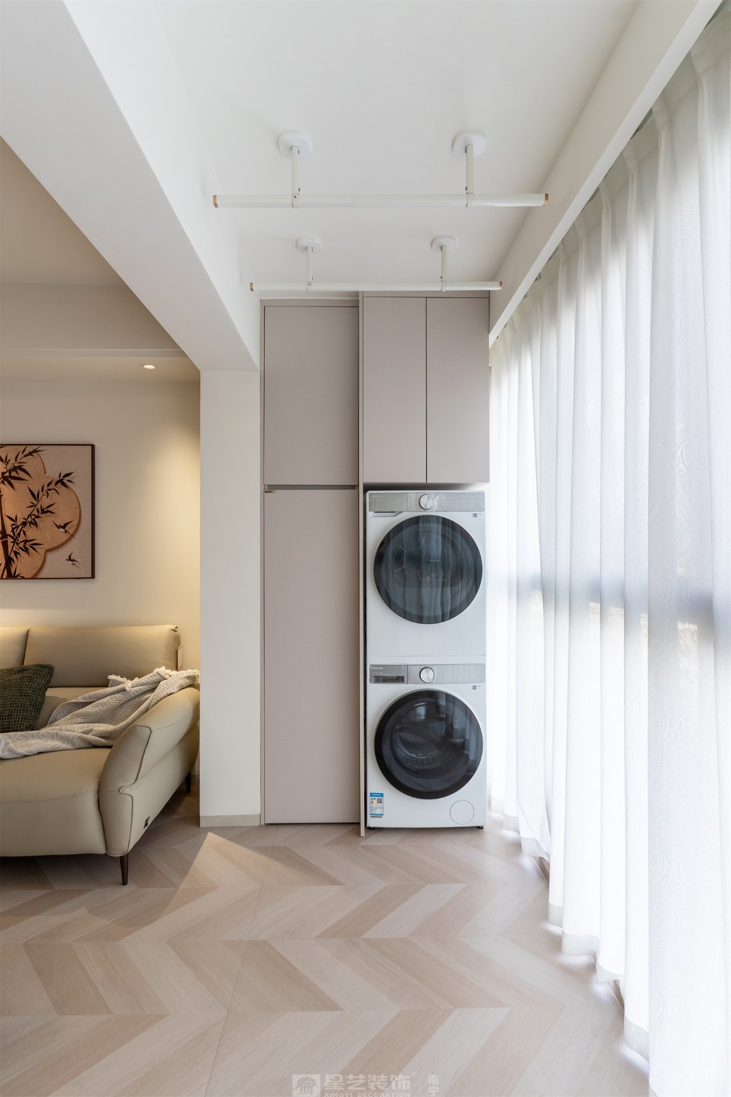 華潤(rùn)西園悅府86平原木風(fēng)陽臺(tái)裝修完工實(shí)景圖