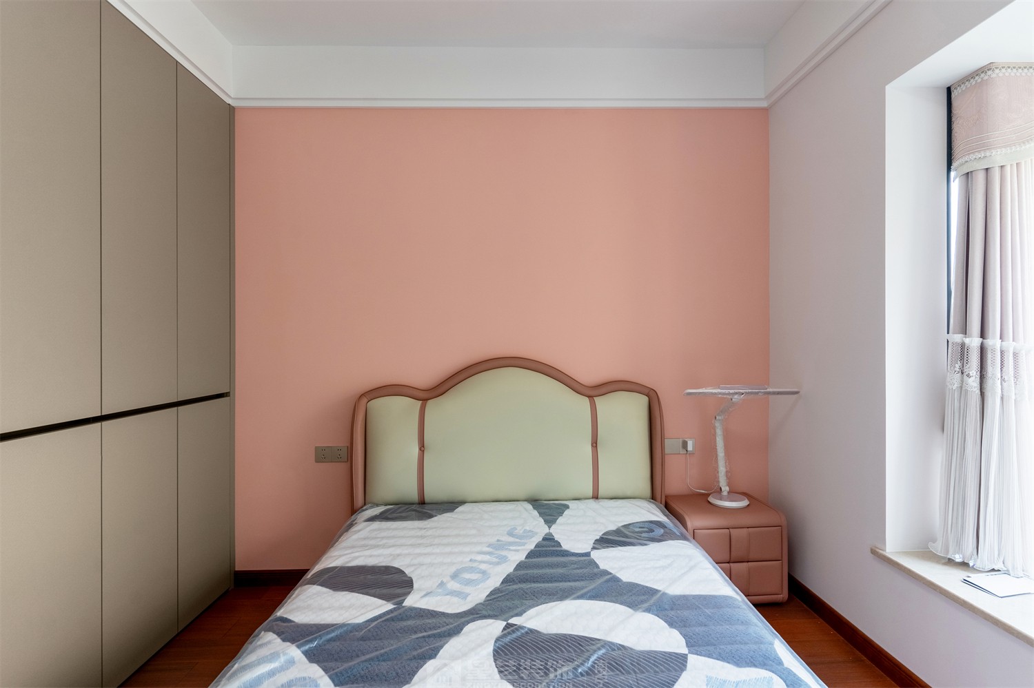 東方皇城260平簡(jiǎn)約中式臥室完工裝修實(shí)景圖