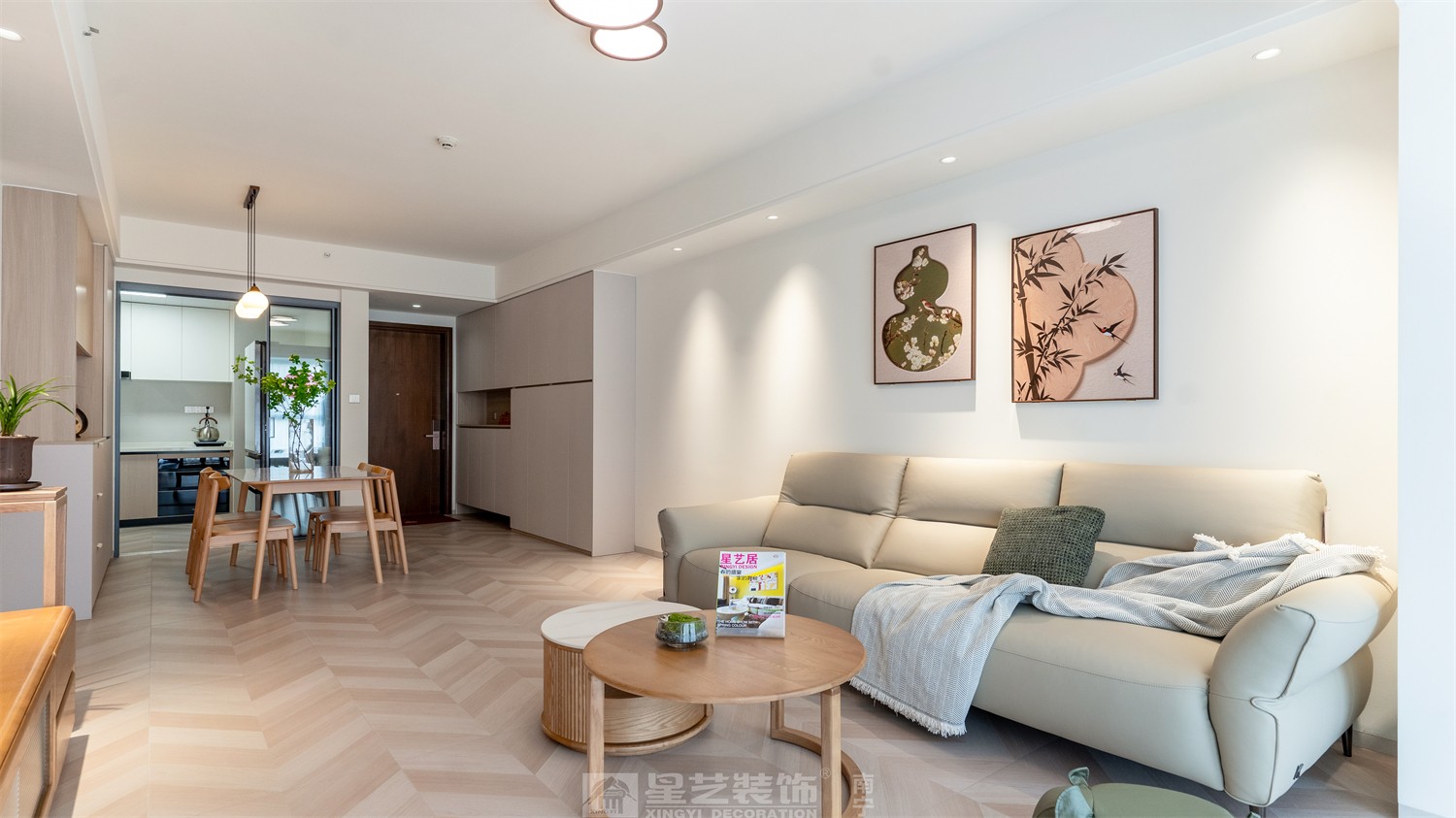 華潤(rùn)西園悅府86平原木風(fēng)客廳裝修完工實(shí)景圖