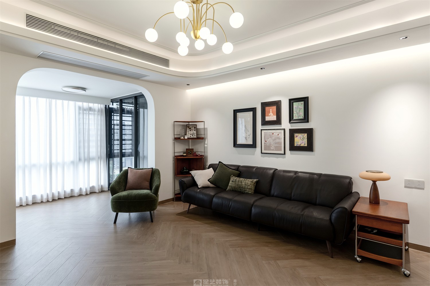 華潤中山府113平法式中古客廳裝修完工實景圖