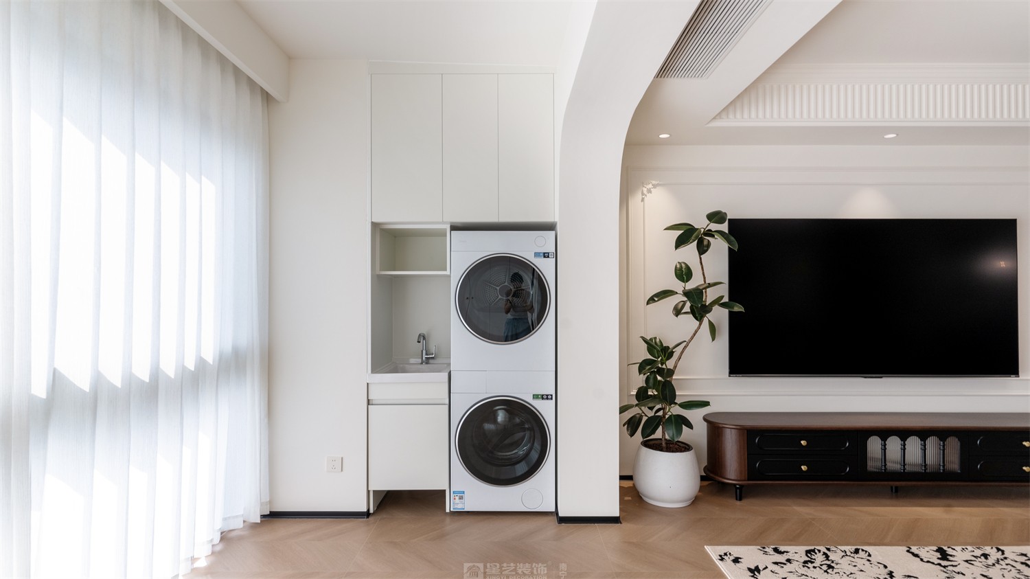 東方尊府118平中古風(fēng)陽(yáng)臺(tái)裝修完工實(shí)景圖