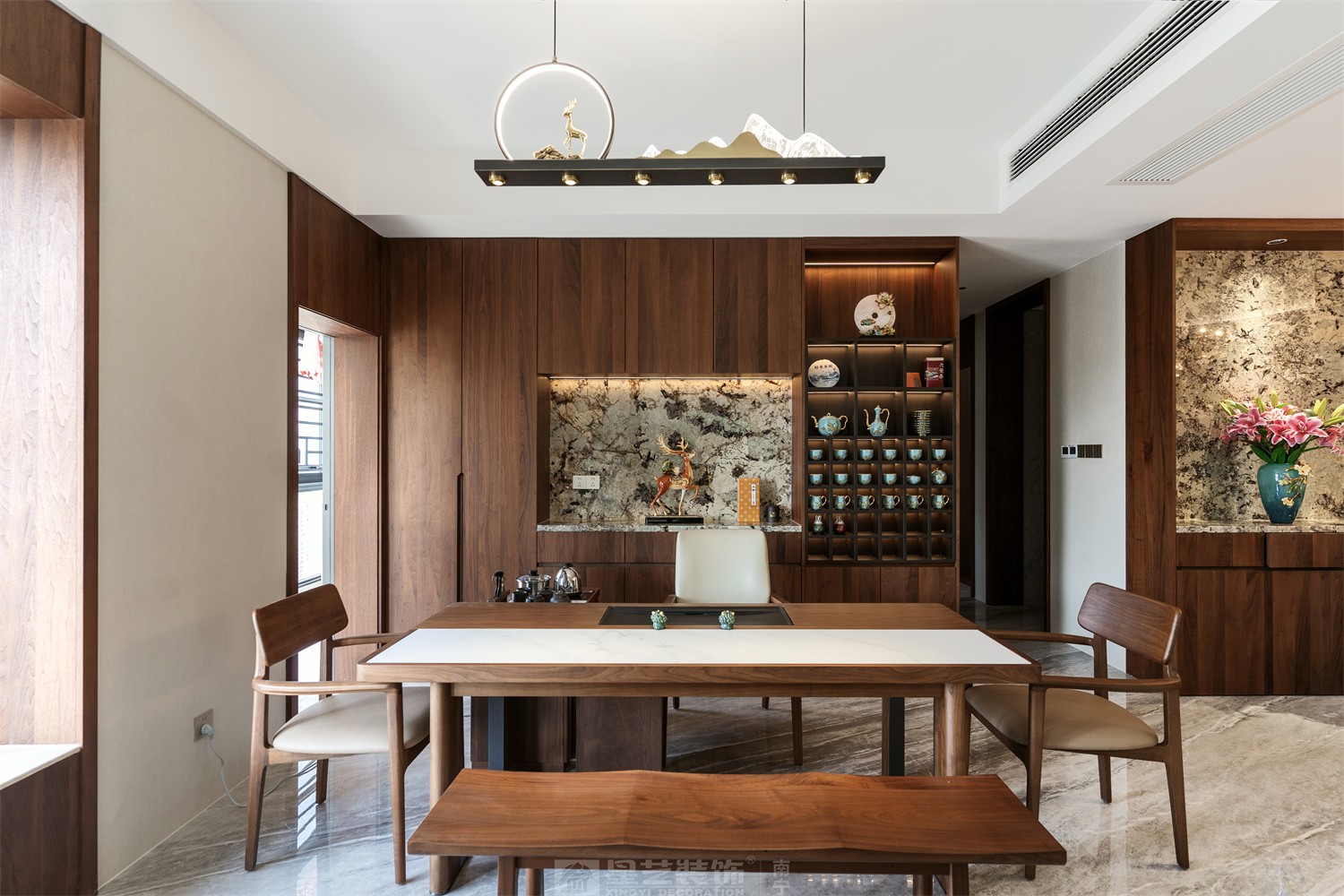 東方皇城260平簡(jiǎn)約中式陽(yáng)臺(tái)完工裝修實(shí)景圖